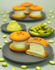 仙台の夏のお菓子の新定番を目指しいる「仙台七夕水まんじゅう」
基本となる和菓子を製造しながらも新しい世界観の和洋菓子も常に開発しています。