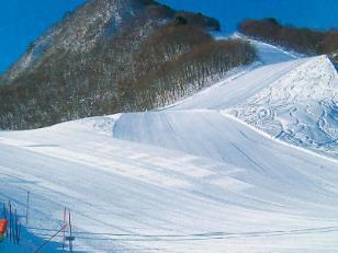 花巻市が運営する鉛スキー場内！
雪山好き大歓迎！