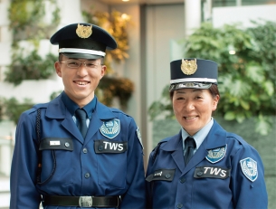 20代～60代幅広い年代活躍中！女性も活躍中！資格をお持ちの方は、手当を別途支給！