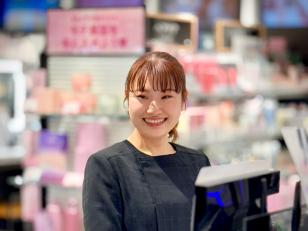 コスメ販売スタッフ