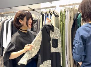 レディースアパレルの接客販売