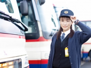 (1)バス運転士養成生(新卒・中途)(2)バス運転士(新卒・中途)(3)総合職(運行管理事務)(新卒・中途)(4)車両整備職(新卒・中途)