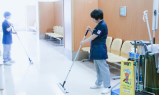 病院の清掃スタッフ
