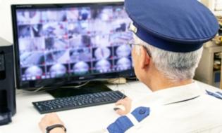 ビル施設における機械警備スタッフ