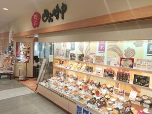 接客およびキッチンスタッフ
