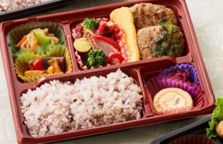 お弁当の配達スタッフ