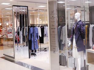 人気アパレルブランドの販売スタッフ