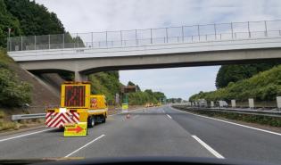 高速道路での規制・監視・誘導スタッフ