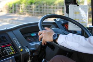観光・貸切バス運転手