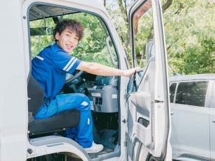 ４ｔウイング車での配送業務
