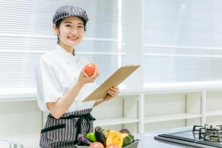 幼稚園児向け給食弁当の献立作成（栄養士）