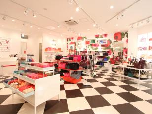 人気アパレルブランドの販売スタッフ