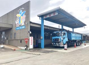大型トラック運転手／廃棄物の運搬