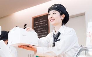 洋菓子販売スタッフ