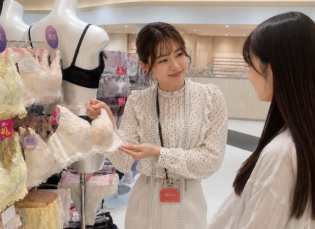 ランジェリーのフィッテングアドバイザー