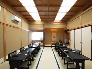 地元寿司店のホール(配膳・接客)スタッフ