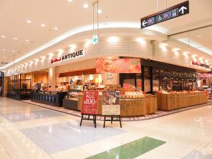 ベーカリーの販売スタッフ