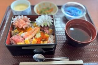 介護施設の食器洗浄スタッフ