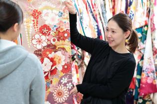 振袖・袴レンタルの接客スタッフ