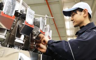 計量機のメンテナンススタッフ