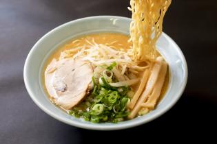 ラーメン屋の調理スタッフ