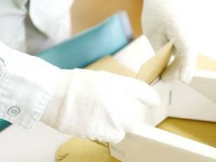 ダンボール製品の貼り付け・組立て作業