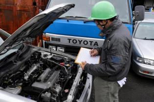自動車解体工