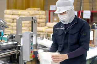 食品包装資材の加工スタッフ