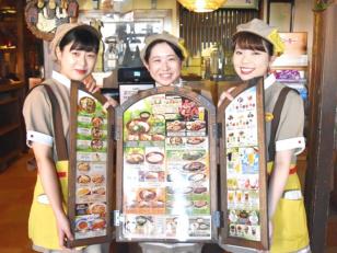 ハンバーグ店のキッチンスタッフ