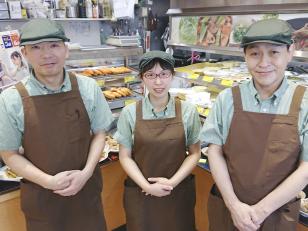 食堂の調理補助スタッフ
