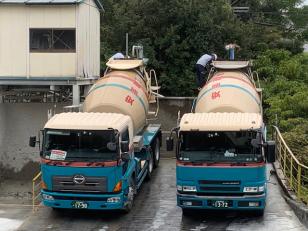 大型ドライバー（ミキサー車／近距離配送）