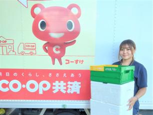 配送トラックでの生協商品のお届け