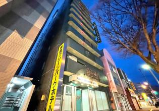 ビジネスホテルのフロント夜勤スタッフ