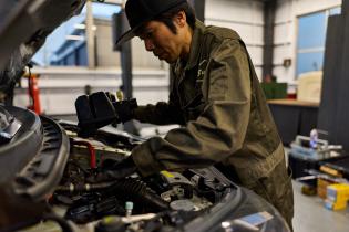 自動車の整備作業補助スタッフ