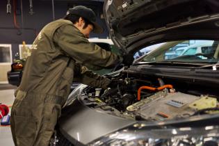 自動車の整備士