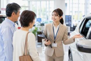 三菱自動車販売スタッフ