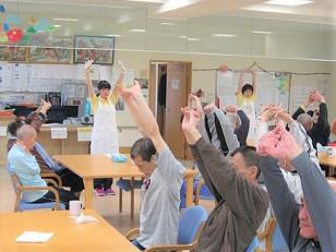 リハビリ体操なども日常生活の中に組み入れています。