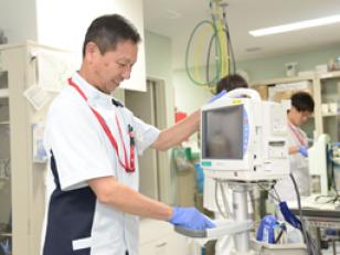 一度患者さんに使用した機器は専用のワイプで拭き消毒をして動作確認を行います