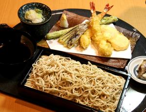 おそば屋さんの接客スタッフ