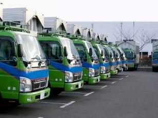 資源回収車ドライバーおよび作業員