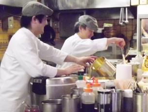 カフェレストランでのホール・調理
