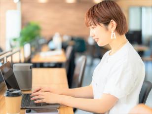 事務スタッフ／報告書や書類作成等