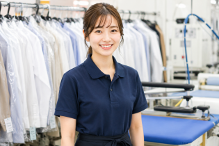 クリーニング仕上げスタッフ