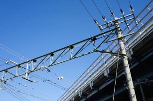 路線の電線メンテナンススタッフ