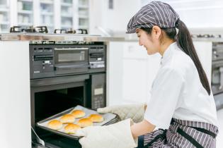 パンの製造・配送スタッフ