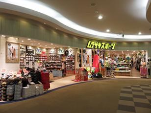 スポーツ用品店の接客販売スタッフ