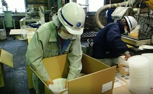 一つ一つ丁寧に梱包していったものが、パソコンや電気製品に使用されて日本に里帰りしてきます！
