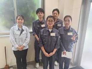 弊社スタッフはチームワークの良さが自慢！ 役割を分担し、チームで協力しながら作業に取り組んでいます。