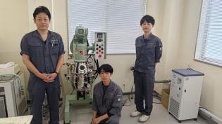 弊社スタッフはチームワークの良さが自慢！ 役割を分担し、チームで協力しながら作業に取り組んでいます。