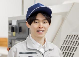 木製梱包箱の製造スタッフ